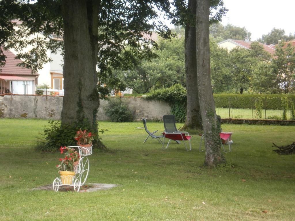 Le Jardin Des Lys Bed and Breakfast Gemmelaincourt Eksteriør billede